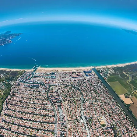 Requesens By Interhome אמפוריבראבה