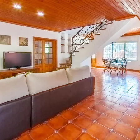 Requesens By Interhome