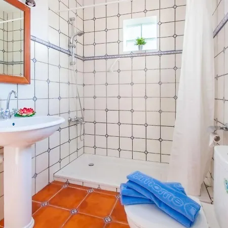 Requesens By Interhome