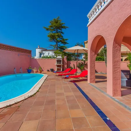 Requesens By Interhome