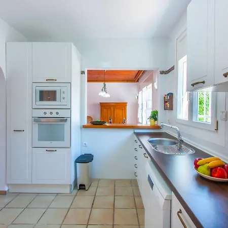 Semesterbostad Requesens By Interhome